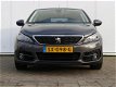 Peugeot 308 - 1.2 110 pk Blue Lease Executive Navigatie / Panoramadak / Parkeersensoren - 1 - Thumbnail