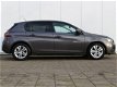 Peugeot 308 - 1.2 110 pk Blue Lease Executive Navigatie / Panoramadak / Parkeersensoren - 1 - Thumbnail