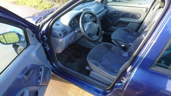 Renault Clio - 1.4 RT/stuurbekrachtiging/elecramen/5D/apk 01-21 - 1