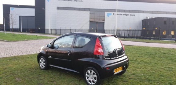 Peugeot 107 - 1.0-12V Millesim 200 Dealer onderhouden 1e eigenaar airco cv op afs elekramen stuurbkr - 1