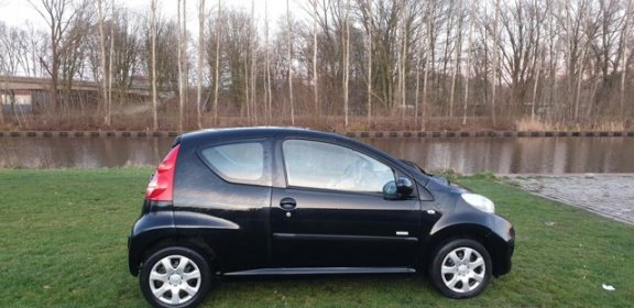 Peugeot 107 - 1.0-12V Millesim 200 Dealer onderhouden 1e eigenaar airco cv op afs elekramen stuurbkr - 1