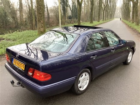 Mercedes-Benz E-klasse - 220 D Classic 1STE EIGENAAR|NWST|ZEER MOOIE EN GEEN ROEST|APK 20 - 1