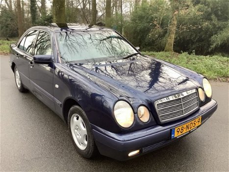 Mercedes-Benz E-klasse - 220 D Classic 1STE EIGENAAR|NWST|ZEER MOOIE EN GEEN ROEST|APK 20 - 1