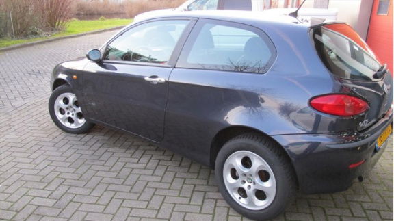 Alfa Romeo 147 - 1.6 T.SPARK 16V 77KW 3DR - 1