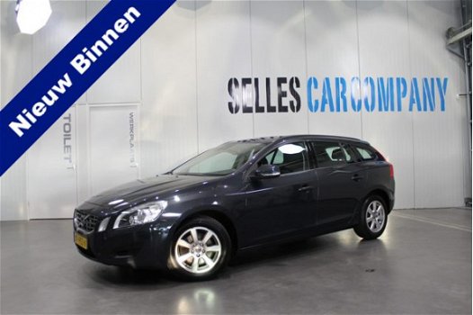 Volvo V60 - 1.6 DRIVe Kinetic | Navigatie | LM Velgen | Climate Control | - 1