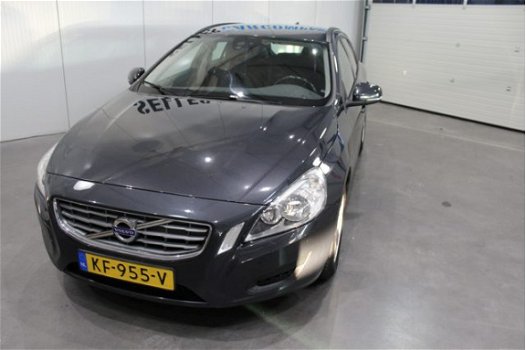 Volvo V60 - 1.6 DRIVe Kinetic | Navigatie | LM Velgen | Climate Control | - 1