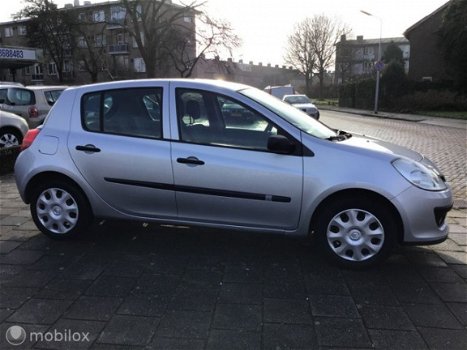 Renault Clio - 1.2-16V Business Line - 1