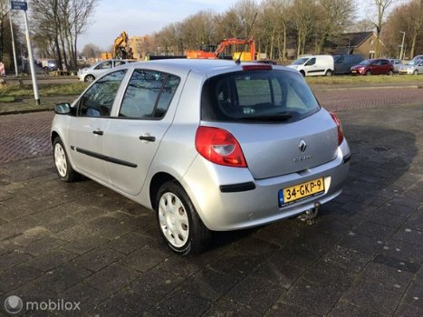 Renault Clio - 1.2-16V Business Line - 1