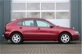 Seat Leon - 1.6 Sport Airco/Stuurbekrachtiging/Elek.Ramen/C.V./Radio-CD/LM.Velgen/APK:4-4-2020 - 1 - Thumbnail