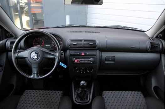 Seat Leon - 1.6 Sport Airco/Stuurbekrachtiging/Elek.Ramen/C.V./Radio-CD/LM.Velgen/APK:4-4-2020 - 1