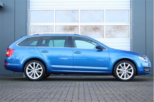 Skoda Octavia Combi - 1.4 TSI Greentech Elegance Businessline Clima/Cruise/Navi/Xenon/Keyless/APK:20 - 1