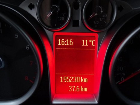 Ford Focus Wagon - 1.6 Titanium AIRCO NAVI APK T/M 12-6-2020 - 1