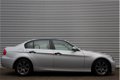 BMW 3-serie - 320i Executive / LEDER / SCHUIFDAK / STOELVERWARMING / NAVI / PDC V+A - 1 - Thumbnail