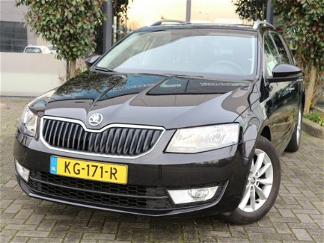 Skoda Octavia Combi - 1.6 TDI Gr. Ambition Busin. PANORAMA DAK PDC NAVI - 1