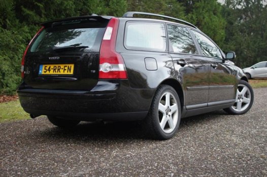 Volvo V50 - 2.5 T5 Momentum 220pk 1ste eigenaar Leder NAP T-5 - 1