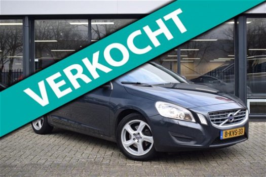 Volvo S60 - 1.6 DRIVe R-Design 114PK met groot navi, stoelvw, bt telefoon, ecc, afn trekhaak en pdc - 1