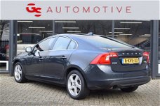 Volvo S60 - 1.6 DRIVe R-Design 114PK met groot navi, stoelvw, bt telefoon, ecc, afn trekhaak en pdc