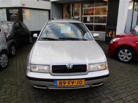 Skoda Octavia Combi - 1.6 SLXi - 1