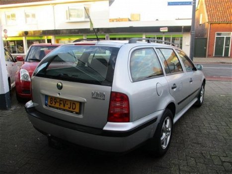 Skoda Octavia Combi - 1.6 SLXi - 1