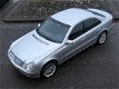 Mercedes-Benz E-klasse - 240 AUTOMAAT 177 PK ELEGANCE YOUNGTIMER NL AUTO NAVI TREKHAAK - 1 - Thumbnail