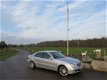 Mercedes-Benz E-klasse - 240 AUTOMAAT 177 PK ELEGANCE YOUNGTIMER NL AUTO NAVI TREKHAAK - 1 - Thumbnail