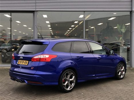 Ford Focus Wagon - 2.0-250PK EcoBoost ST Navigatie | Xenon | Parkeersensoren | Half Leder | Climate - 1