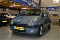 Renault Twingo - 1.2-16V Initiale Airco, Lederbekleding, APK tot 10-01-2021 - 1 - Thumbnail