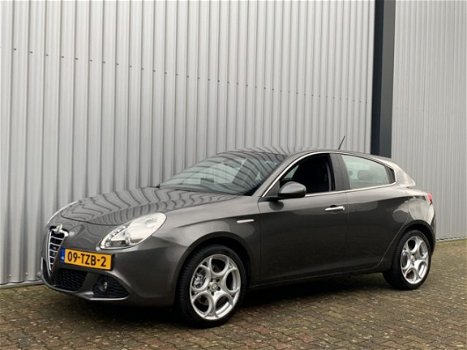 Alfa Romeo Giulietta - 1.4 T Distinctive | Navigatie | Cruise | 1.000, - Slooppremie - 1