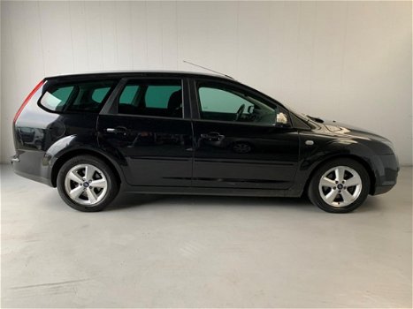 Ford Focus Wagon - 1.8 TDCI Titanium Navigatie Climate Trekhaak PDC Carkit - 1