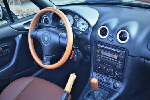 Mazda MX-5 - 1.6i - 1