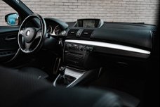 BMW 1-serie - 118i Business Line M-sport | Navigatie | Sportstoelen | Zit-verlenging | Keurig onderh