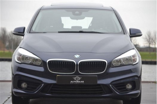 BMW 2-serie Active Tourer - 218i Essential AUTOMAAT | NAVIGATIE | PANORAMADAK | CLIMA | PDC | TREKHA - 1