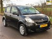 Daihatsu Sirion 2 - 1.0-12V Premium 5-Deurs Airco AUX Orgi. NL - 1 - Thumbnail