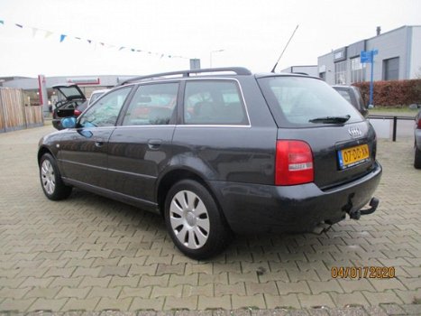 Audi A4 Avant - 2.4 V6 Advance - 1