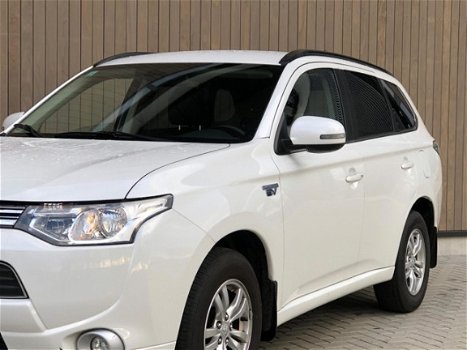 Mitsubishi Outlander - 2.0 PHEV Business Edition 2014 Wit - 1