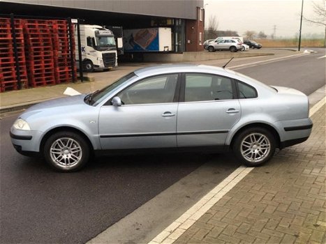 Volkswagen Passat - 1.9 TDI 74KW 2003 NETTE AUTO/268DKM NAP - 1