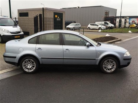 Volkswagen Passat - 1.9 TDI 74KW 2003 NETTE AUTO/268DKM NAP - 1