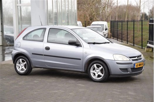 Opel Corsa - 1.2 - 16V Essentia 2003 Airco - 1