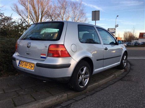 Volkswagen Golf - 1.8-5V Comfortline AUTOMAAT/ELEK.RAMEN EN SPIEGELS/DEURVERG./LMV/NAP/ENZ - 1