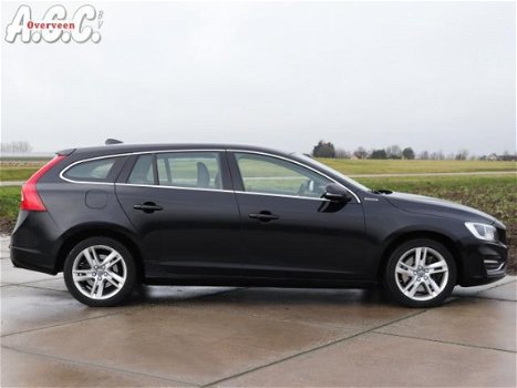 Volvo V60 - 2.4 D6 AWD Plug-In Hybrid R-Design Leer Xenon - 1