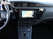 Toyota Auris - 1.8 Hybrid AUTOMAAT Leer Panodak PDC Navi - 1 - Thumbnail