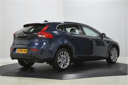 Volvo V40 - 2.0 D4 Momentum Business Navi, Clima, Cruise, Pdc - 1