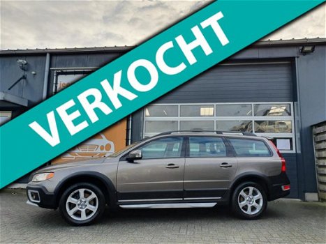 Volvo XC70 - 2.4 D5 Kinetic met Navigatie, Climate & Cruise control, PDC, Trekhaak, etc - 1