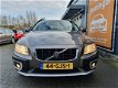 Volvo XC70 - 2.4 D5 Kinetic met Navigatie, Climate & Cruise control, PDC, Trekhaak, etc - 1 - Thumbnail