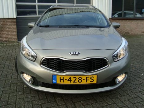 Kia Cee'd - STATIONWAGON FABRIEKSGARANTIE AIRCO ECC CRUISE CONTROL PDC TREKHAAK LMV DAKRAIL - 1