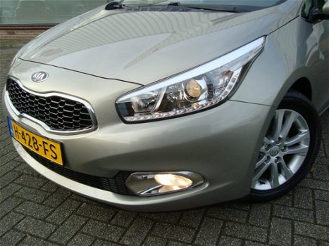 Kia Cee'd - STATIONWAGON FABRIEKSGARANTIE AIRCO ECC CRUISE CONTROL PDC TREKHAAK LMV DAKRAIL - 1