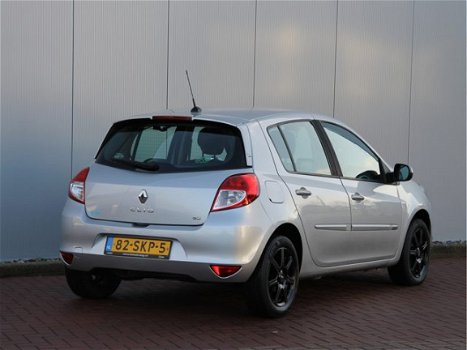 Renault Clio - 1.5 dCi 90PK 5drs. Collection / Navi / Climate / Cruise - 1