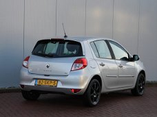 Renault Clio - 1.5 dCi 90PK 5drs. Collection / Navi / Climate / Cruise