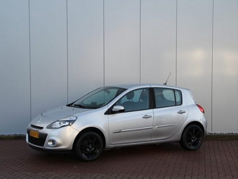 Renault Clio - 1.5 dCi 90PK 5drs. Collection / Navi / Climate / Cruise - 1