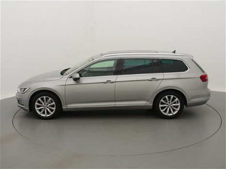 Volkswagen Passat Variant - 1.6 TDI DSG 120PK Highline (ACC/PANO/CAMERA) - 1